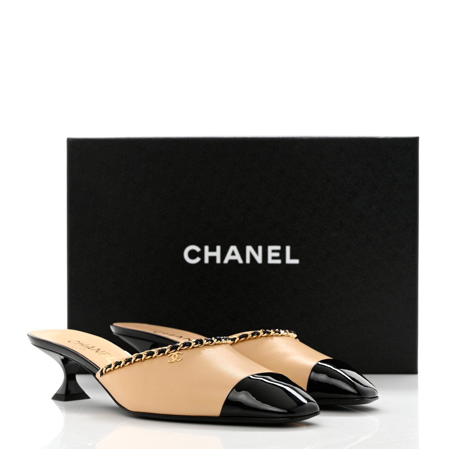 Lambskin Patent Cap Toe Chain Mule 38.5 Beige Black