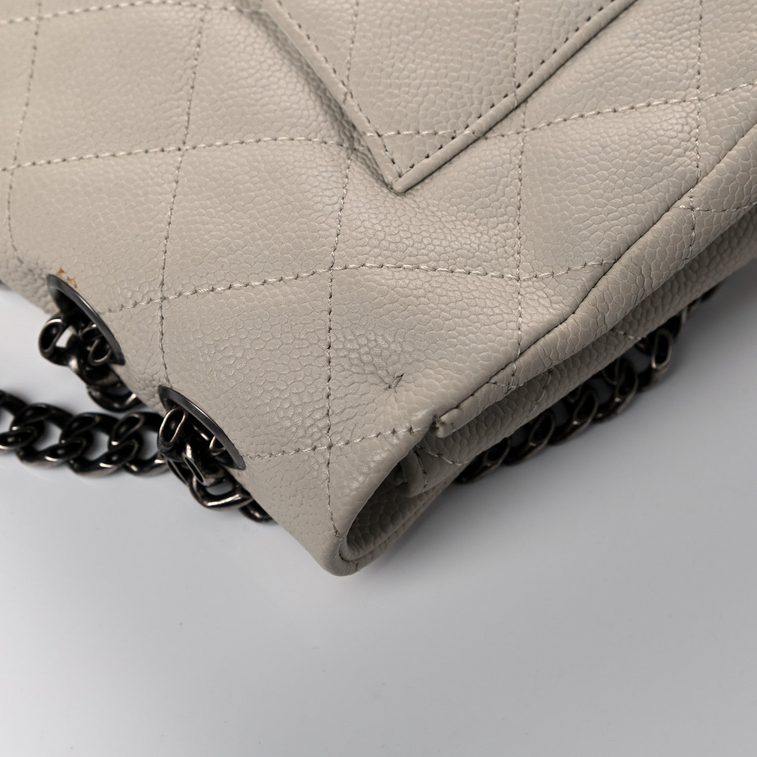 Chanel Caviar 2.55 Reissue 227 Flap White 30 of 31