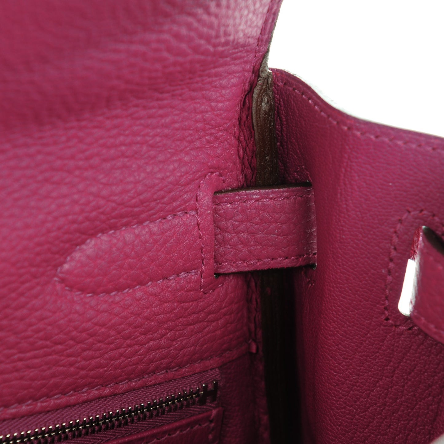 Togo Kelly Retourne 32 Tosca