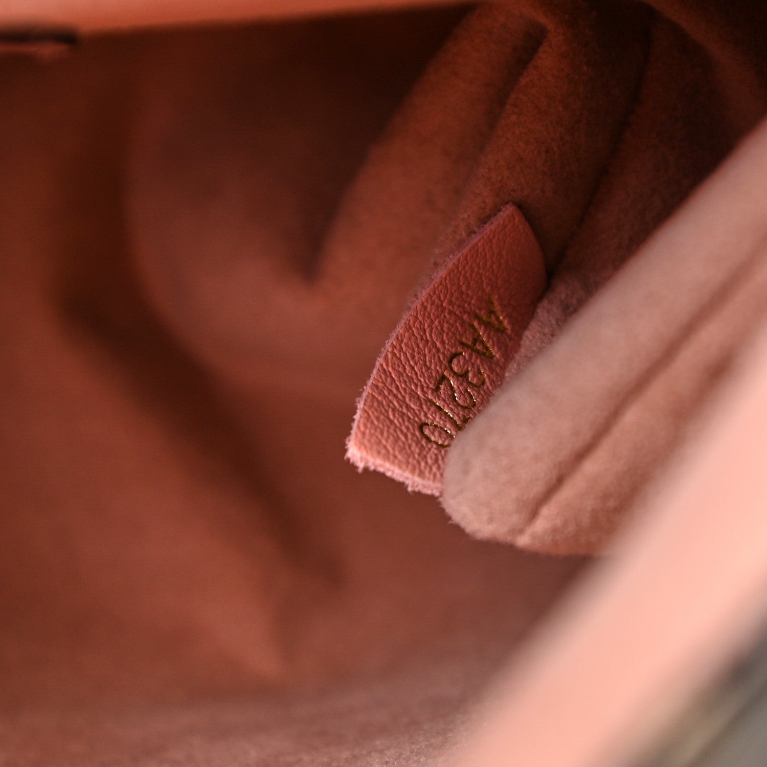 Louis Vuitton Monogram Locky BB Rose Poudre 6 of 9