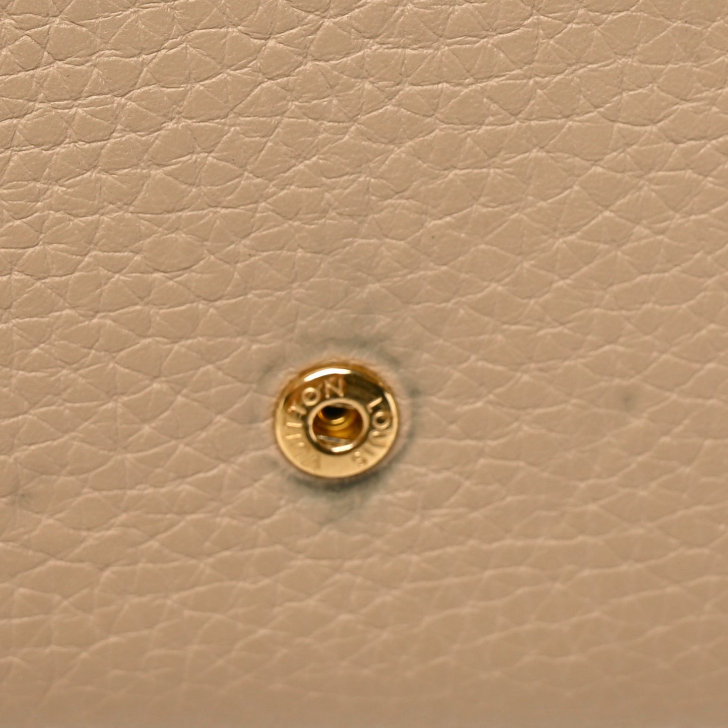 Taurillon Capucines Wallet Galet