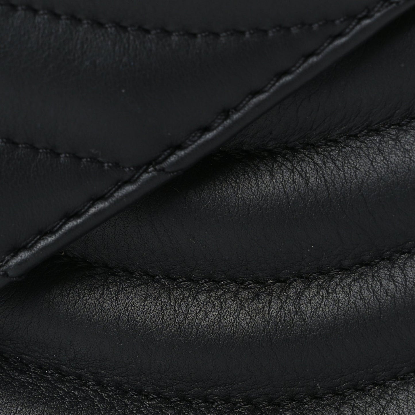 Calfskin New Wave Chain PM Black
