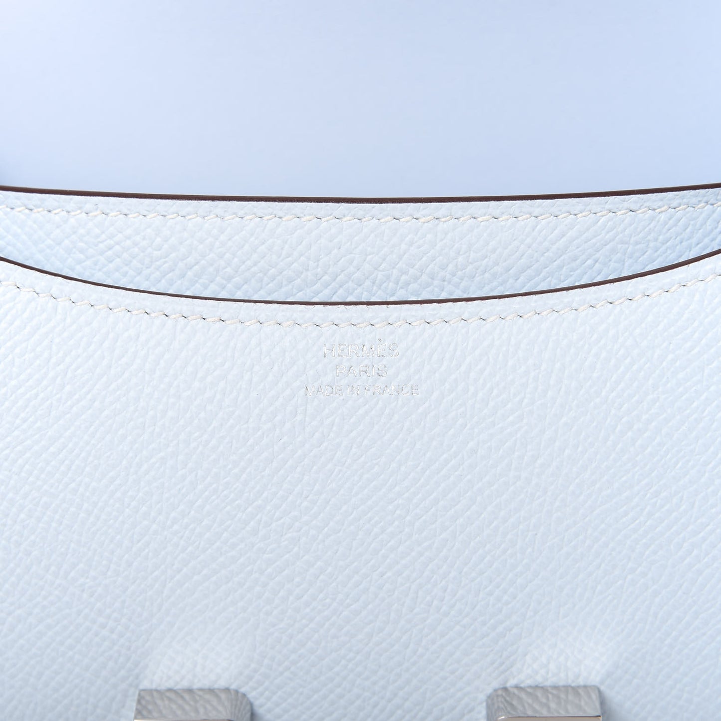 Epsom Constance 18 Bleu Brume