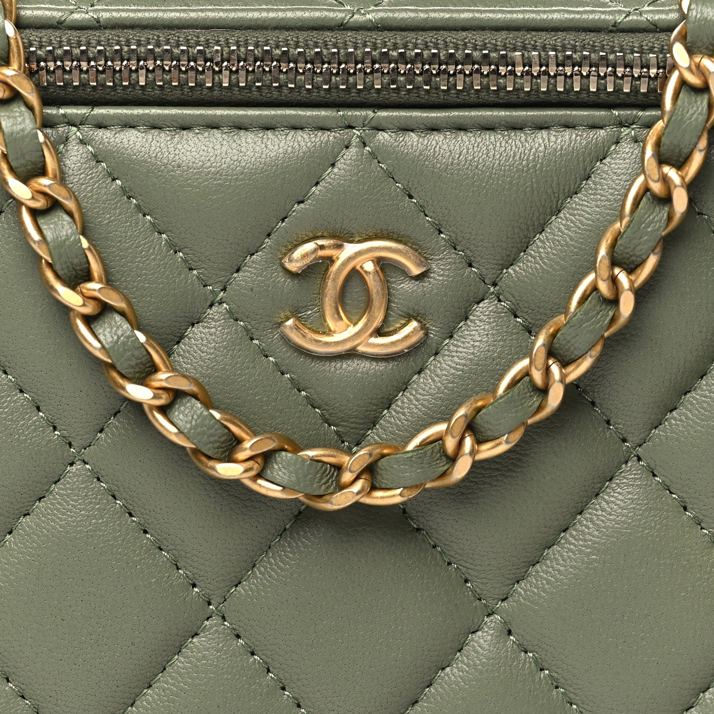 Lambskin Quilted Small Pearl Crush Vanity Case With Chain  Green