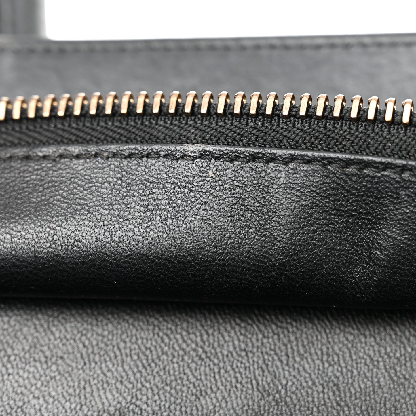 Smooth Calfskin Medium Luggage Black