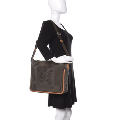 Louis Vuitton Damier Geant Messenger Bag Sable 2 of 12