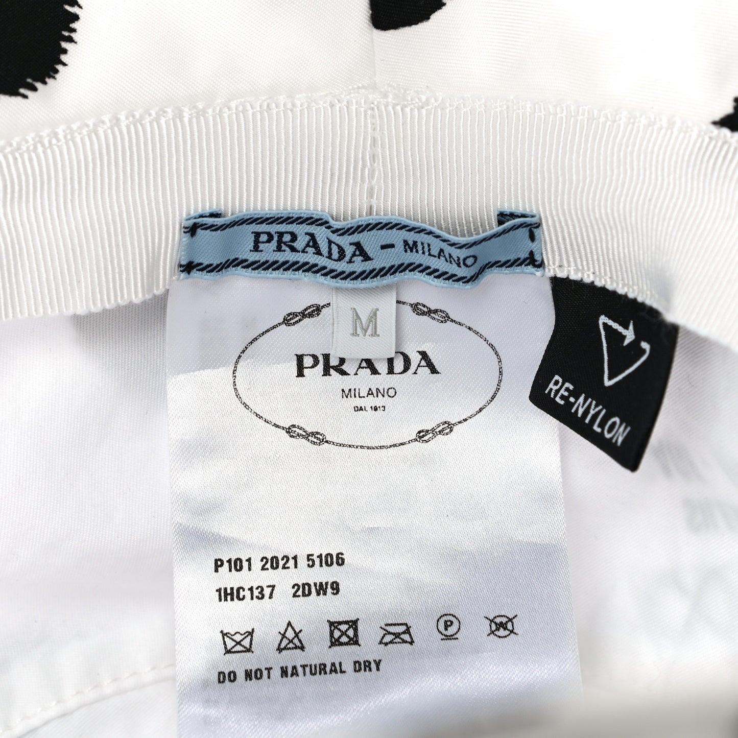 Re-Nylon Triangle Printed Womens Bucket Hat M White Black