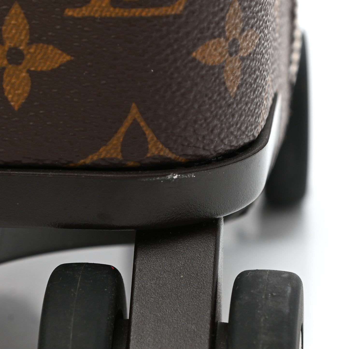 Monogram Horizon 55 Coquelicot