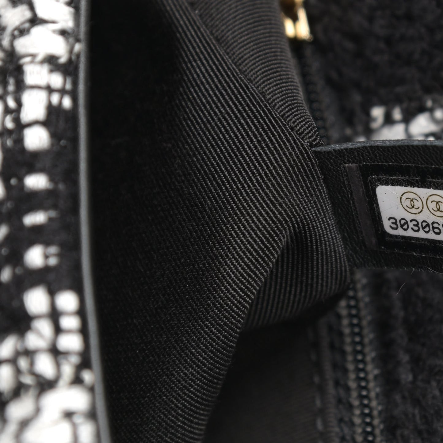 Tweed Quilted Medium Chanel 19 Flap Black White