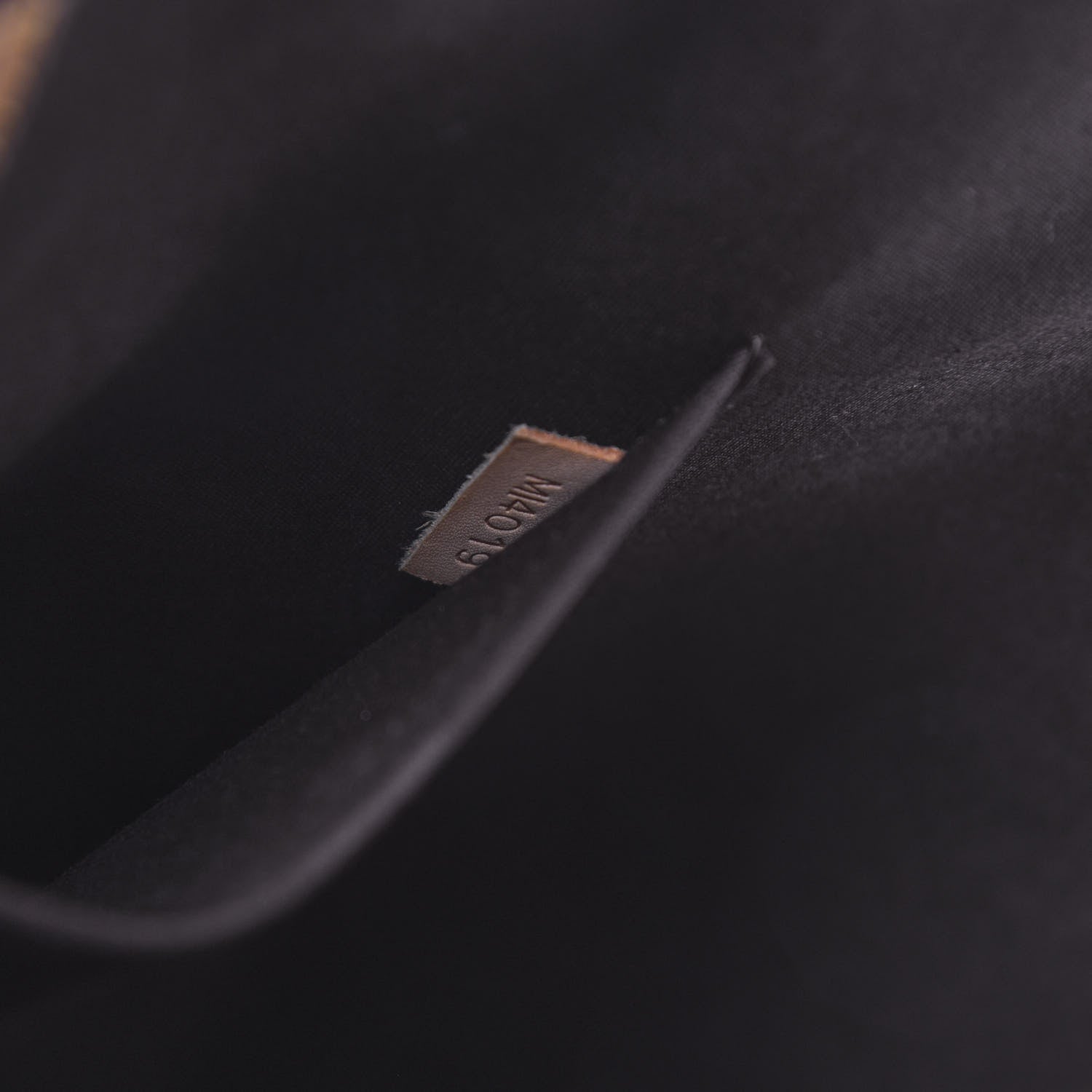 Louis Vuitton Vernis Alma MM Amarante 7 of 10