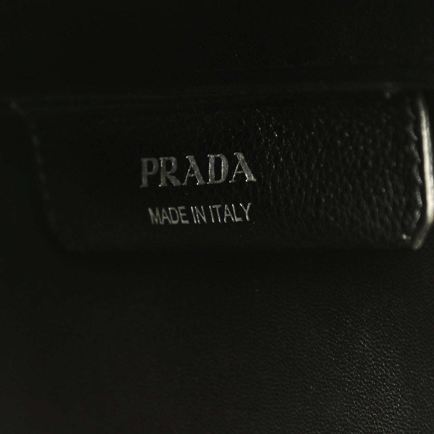 Vitello Daino Soft Medium Dynamique Tote Black