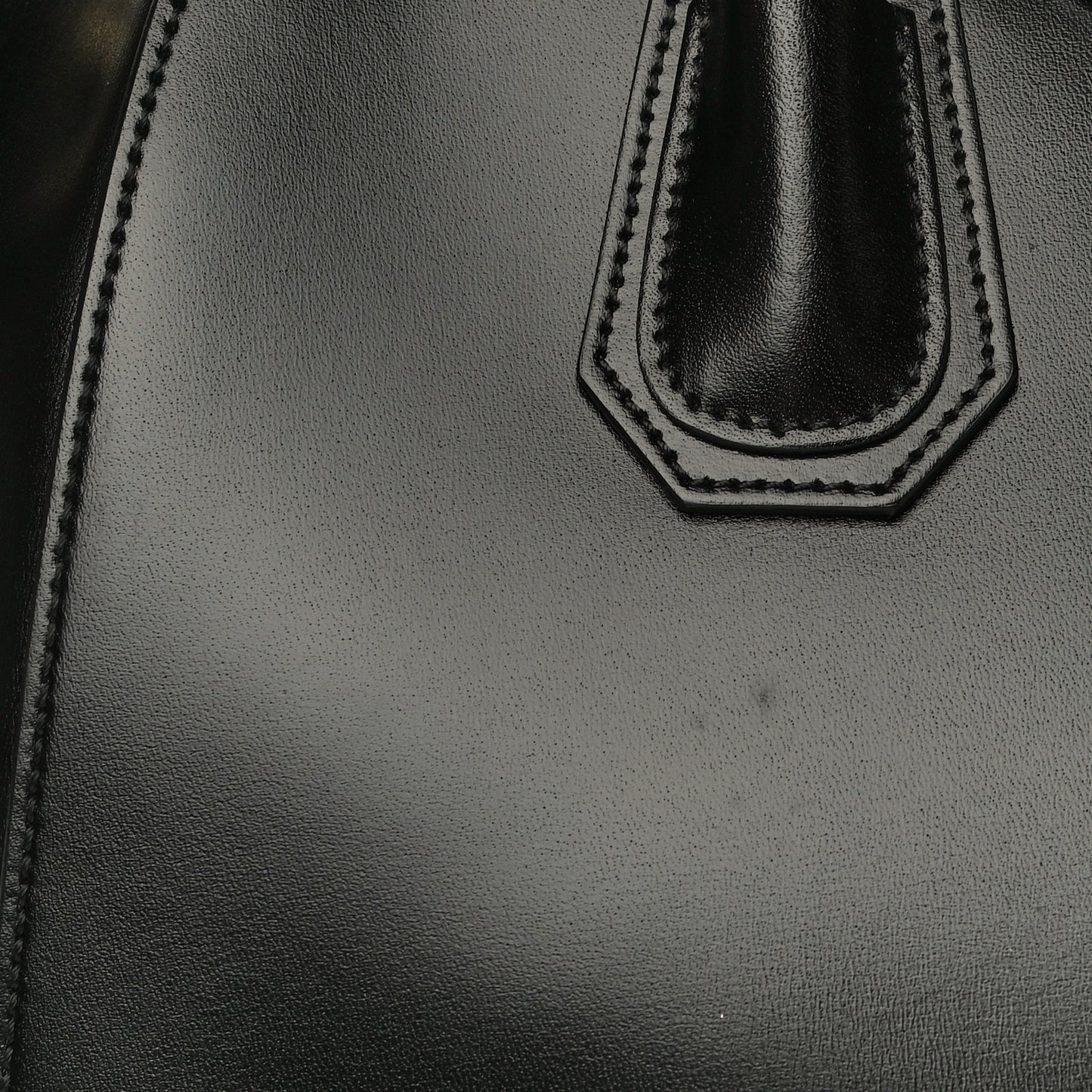 Shiny Lord Calfskin Medium Antigona Black