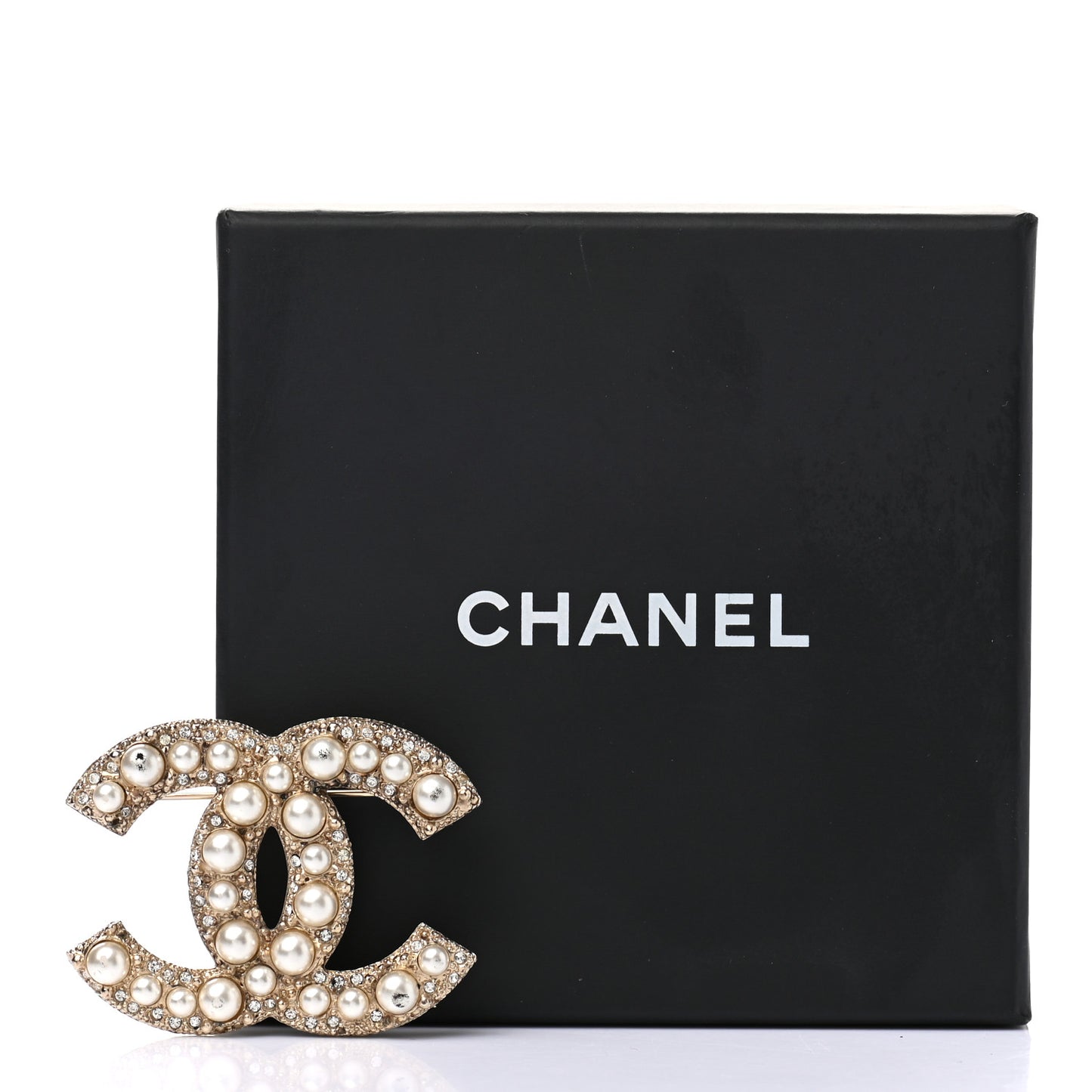 Metal Crystal Graduated Pearl CC Brooch Gold