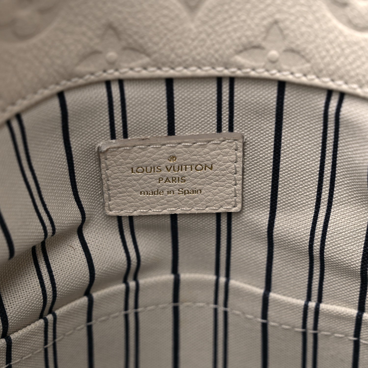 Louis Vuitton Empreinte Artsy MM Neige 6 of 12