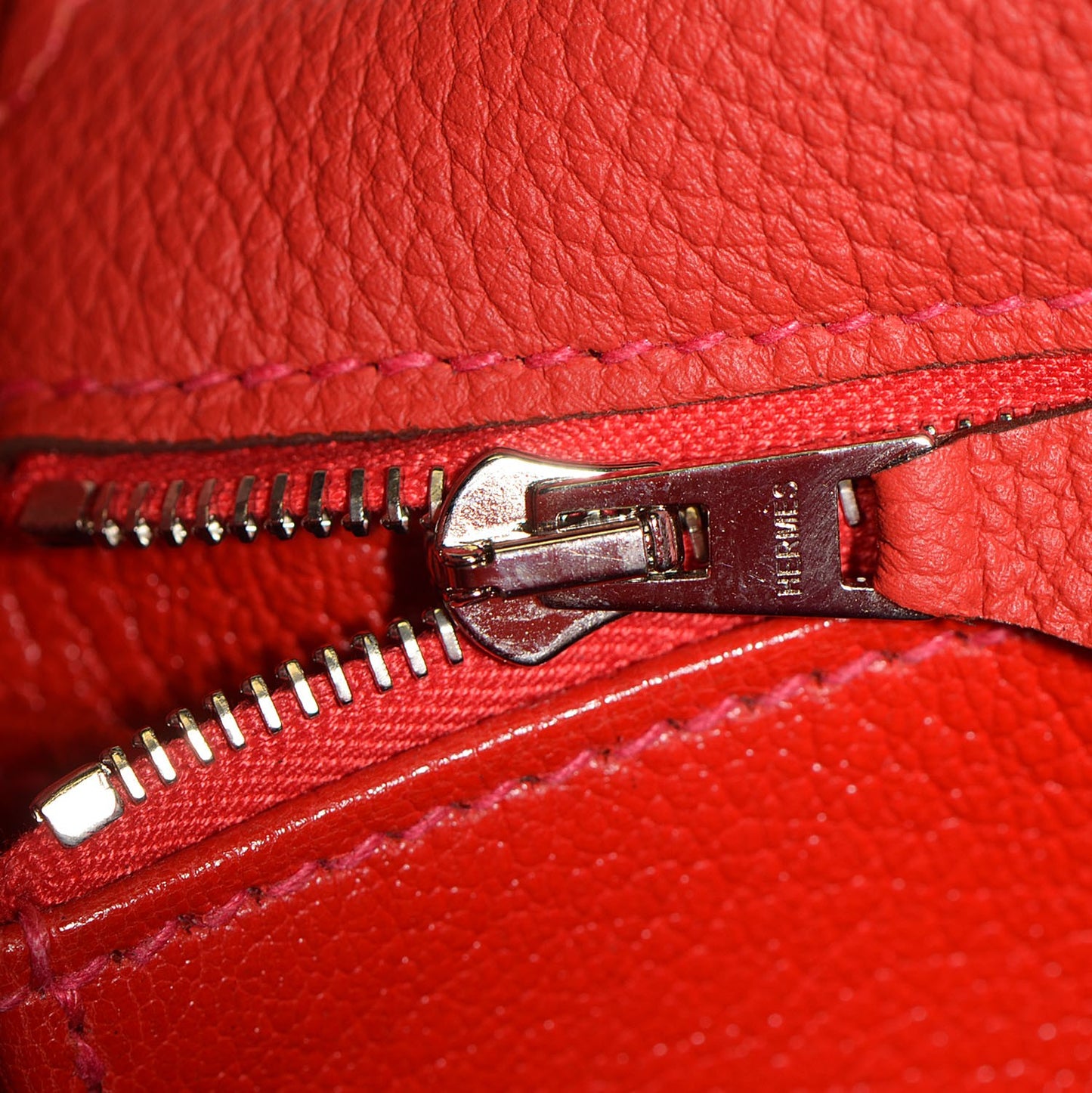 Togo Kelly Retourne 32 Vermillion