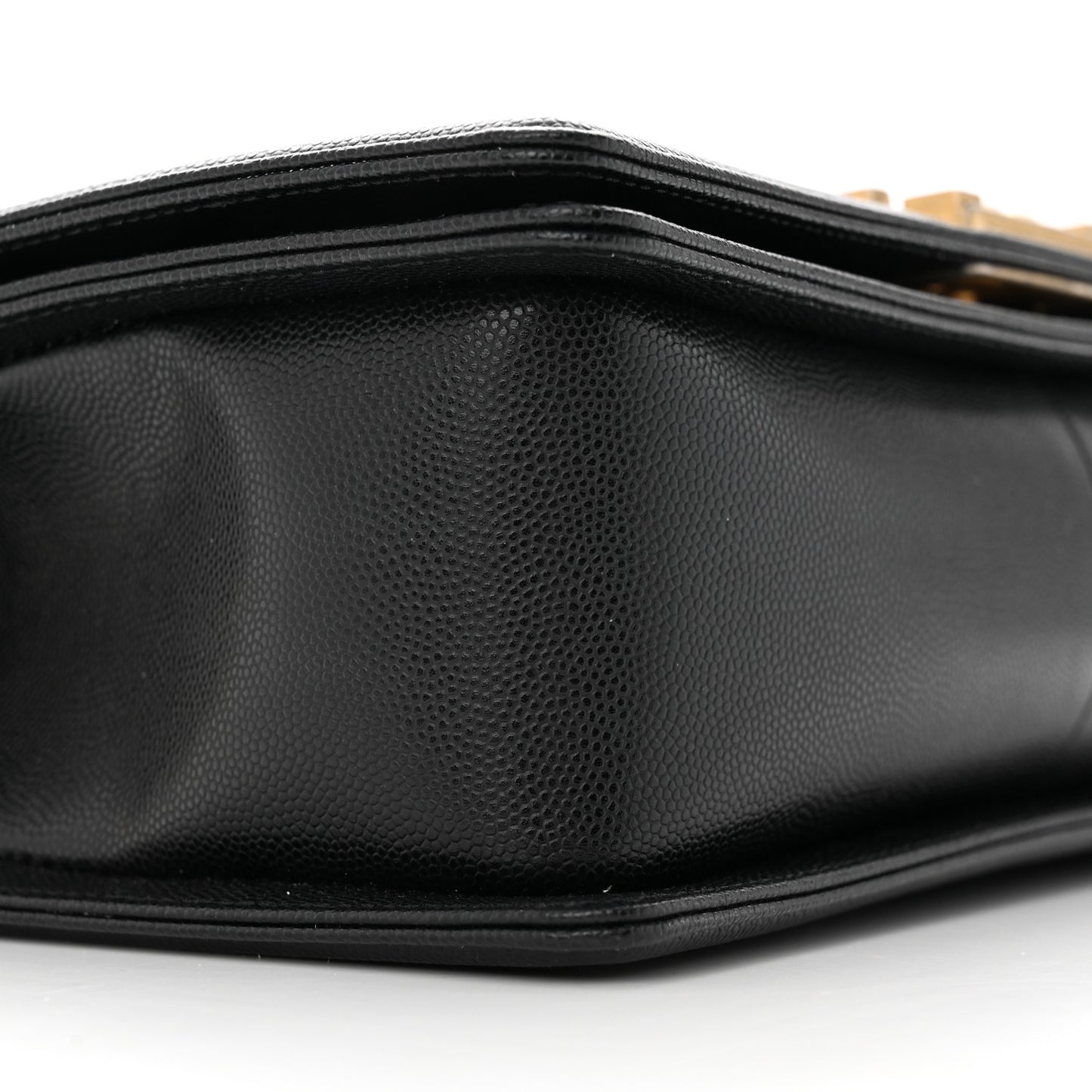 Caviar Quilted Medium Boy Flap Black