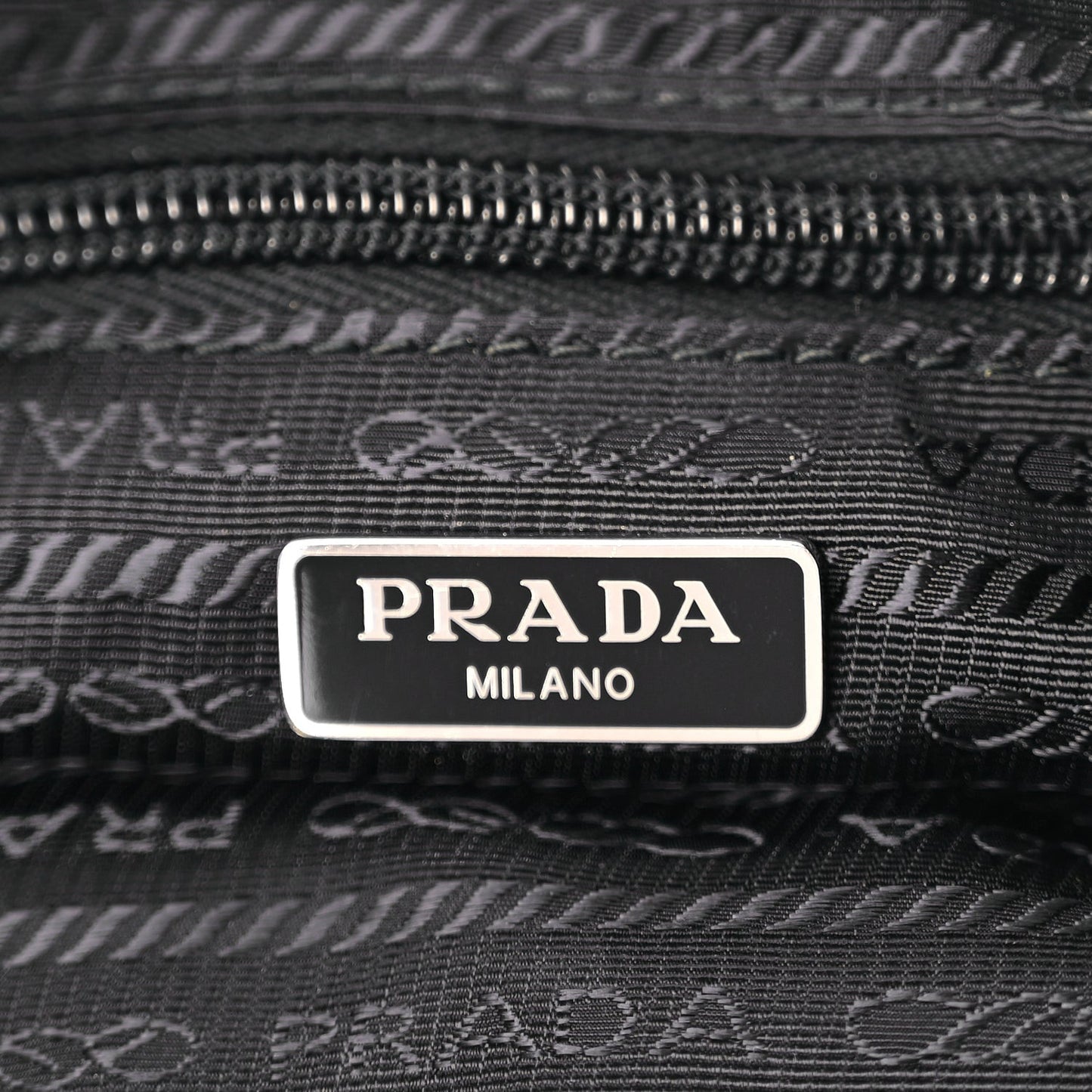 Re-Nylon Vela Pouch Black