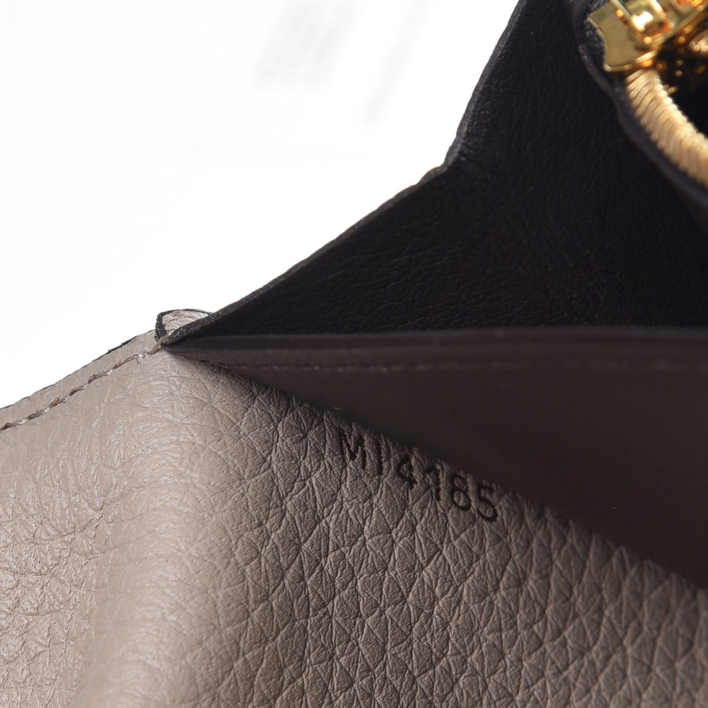 Taurillon Capucines Wallet Galet