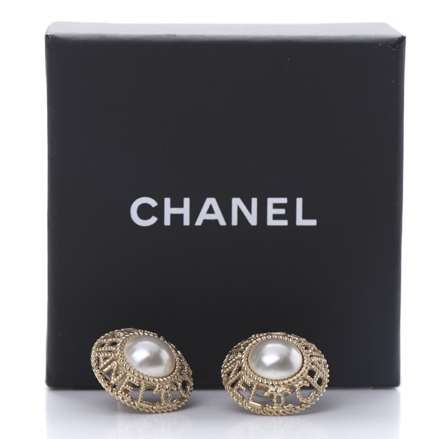 Pearl CC Round Rope Logo Earrings Gold
