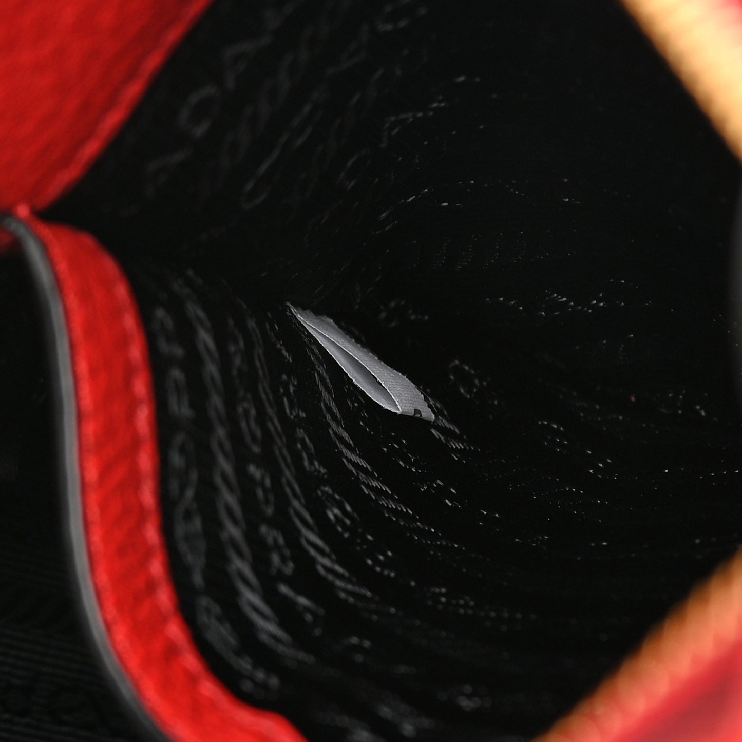 Vitello Phenix Small Zippered Messenger Hobo Rosso