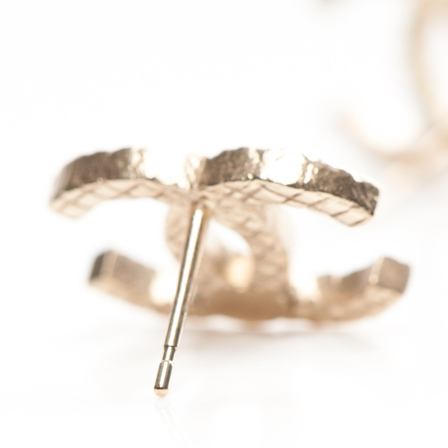 Quilted CC Earrings Light Gold