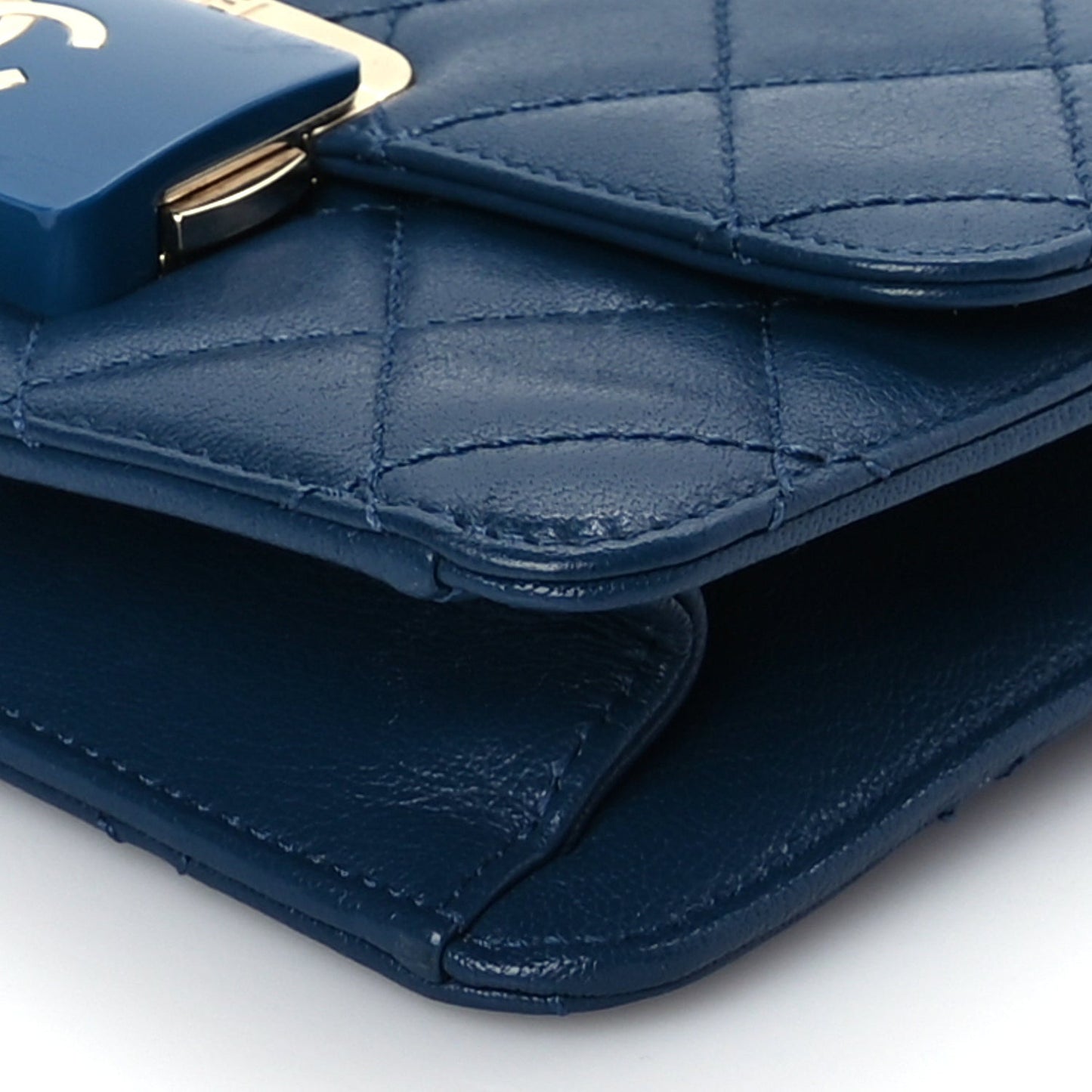Sheepskin Quilted Mini Vintage Beauty Lock Flap Blue