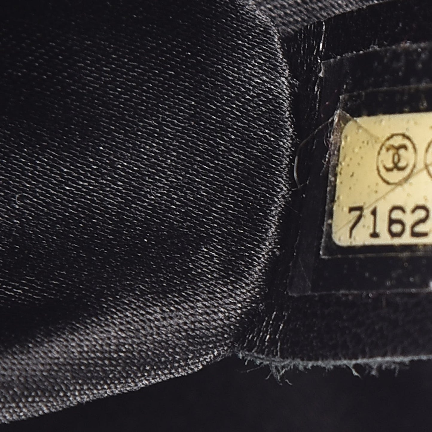 Nylon Medium Travel Flap Black