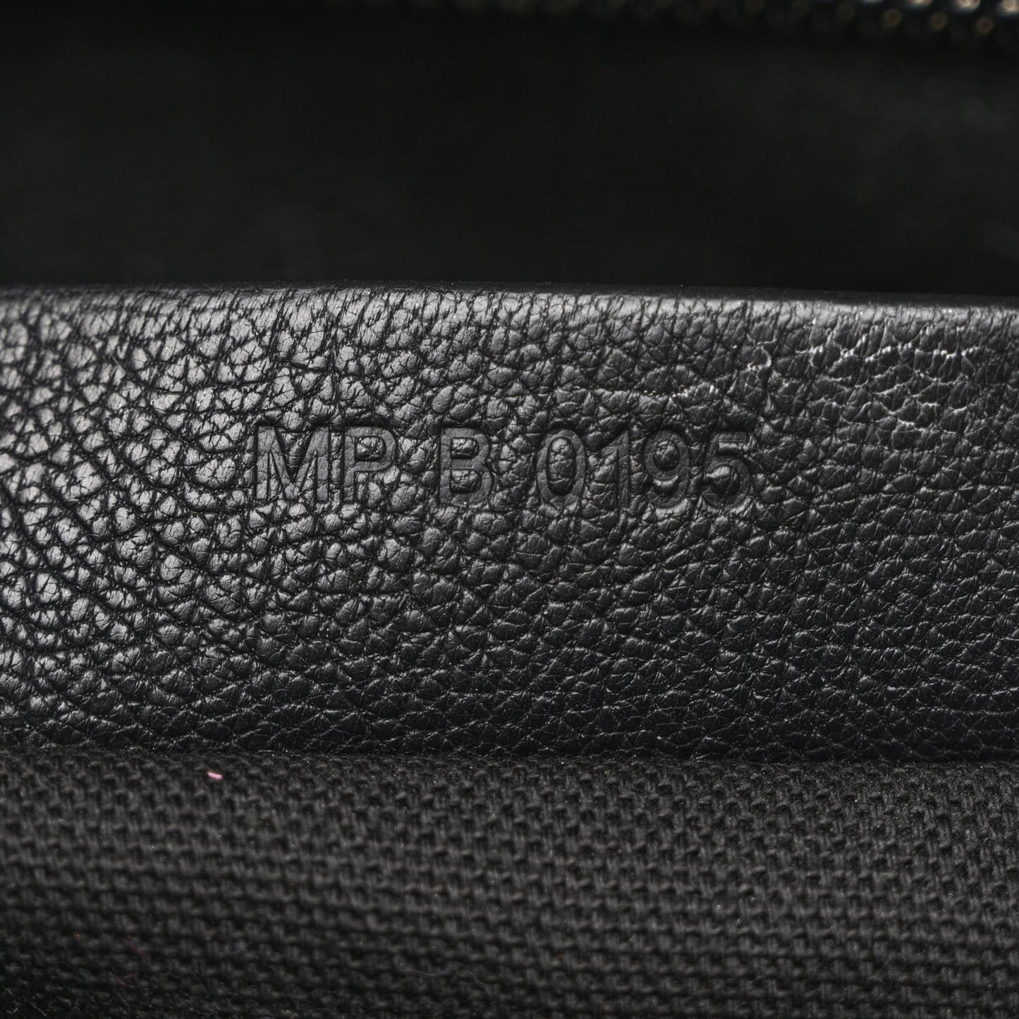 Sugar Goatskin Medium Antigona Black