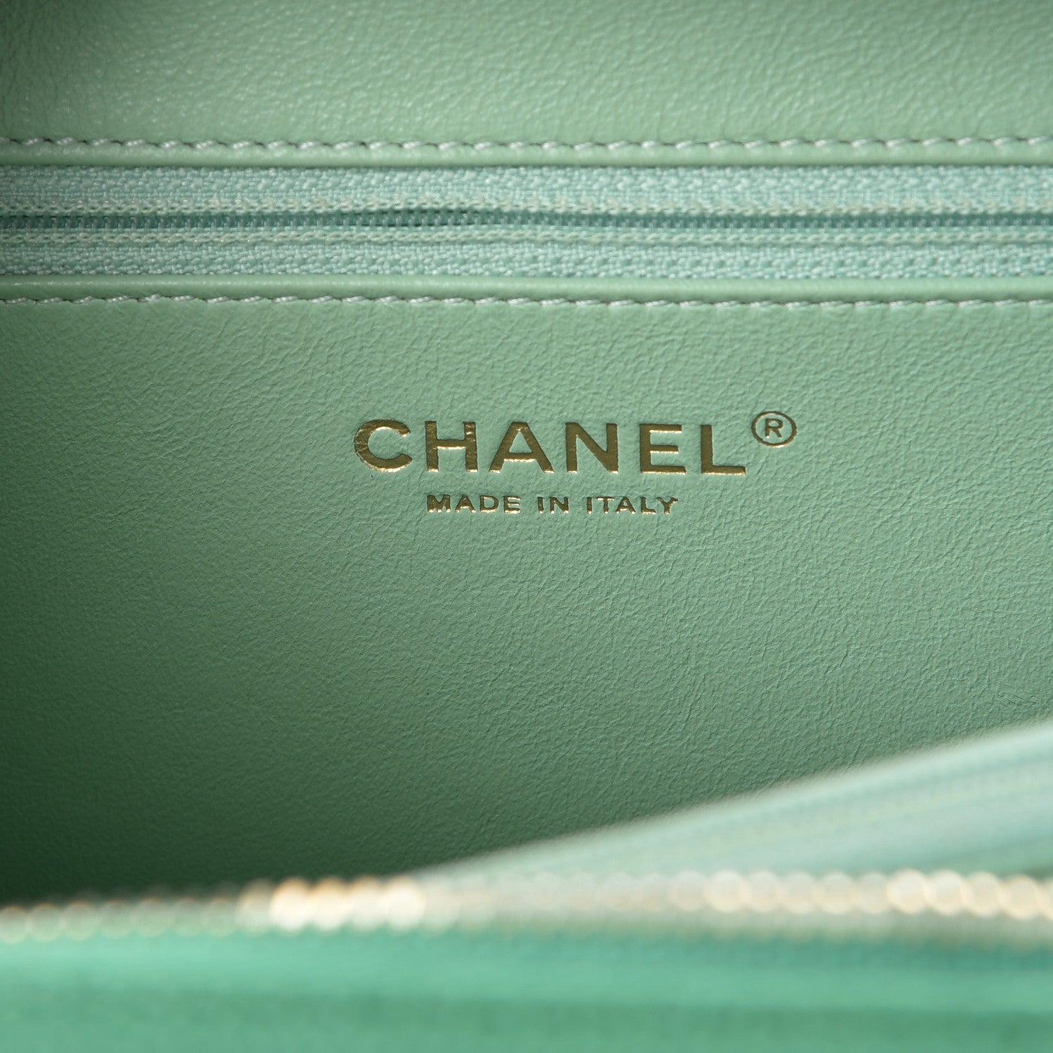 Chanel Caviar Quilted Medium CC Filigree Vanity Case Green 6 of 7