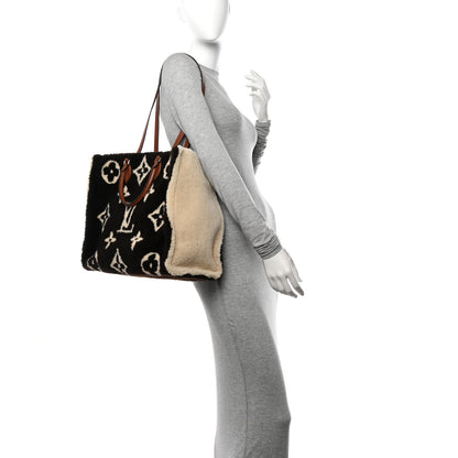 Louis Vuitton Shearling Monogram Giant Teddy Onthego GM Black White 2 of 10