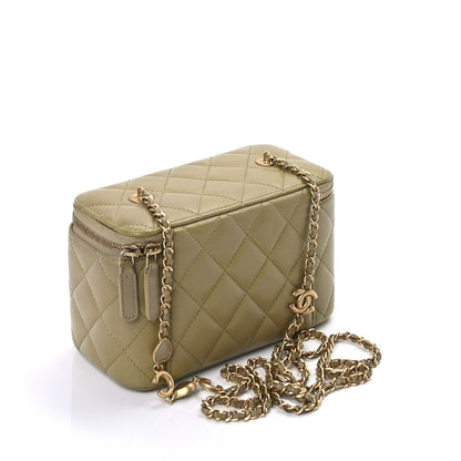 Chanel Shiny Lambskin Quilted Small Vanity Case With Chain Green 2 of 8