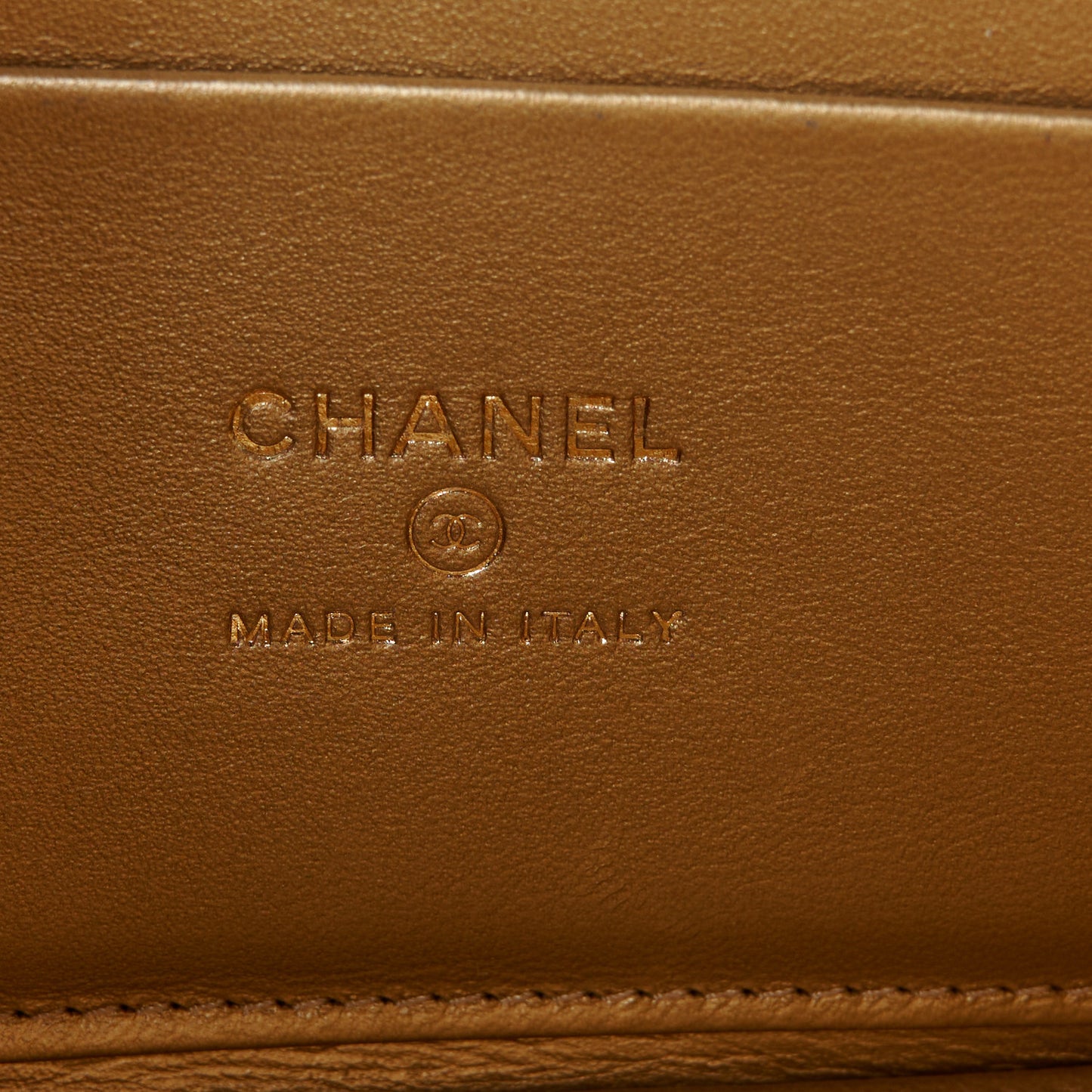 Lambskin Quilted Pearl Crush Small Vanity Case With Chain Black