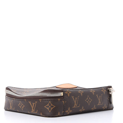 Louis Vuitton Monogram Horizon Accessories Pouch 4 of 11