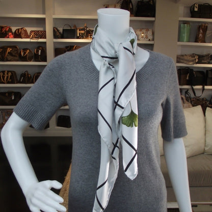 Louis Vuitton Silk Printemps Et Automne Scarf 2 of 6