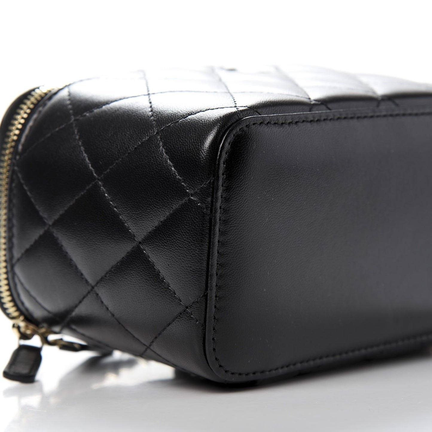 Lambskin Quilted Small Vanity Case With Chain Black