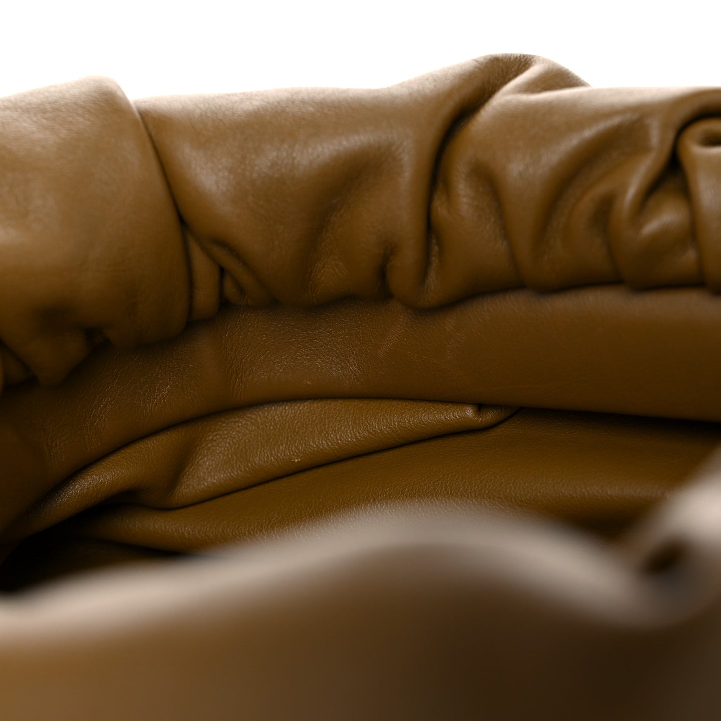 Calfskin The Pouch Chain Cammello