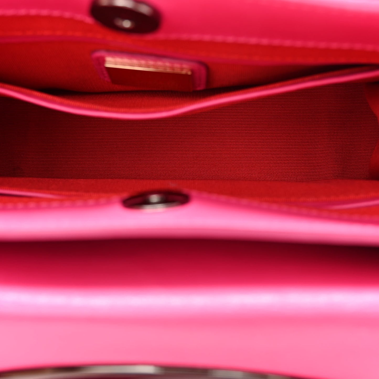 Grained Calfskin Passage Messenger Pink