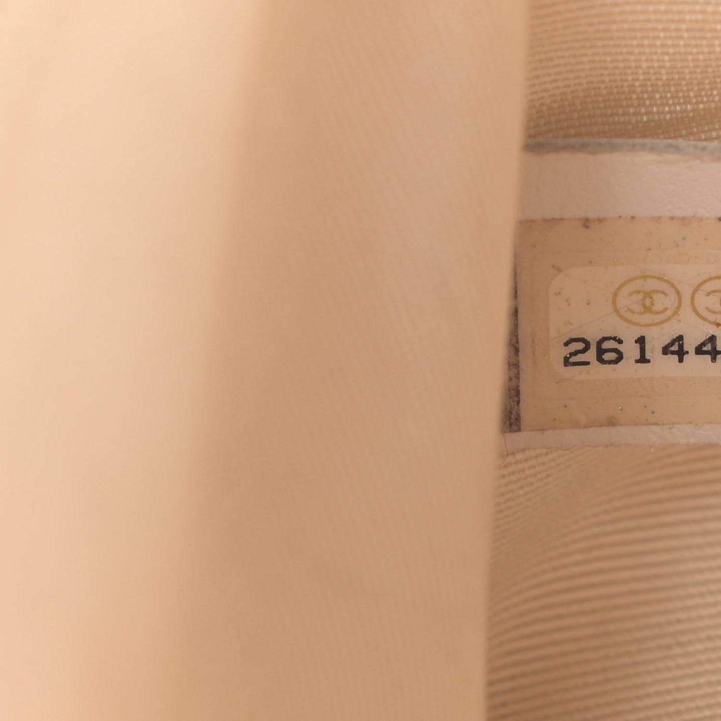 Caviar Quilted Medium Boy Flap Ivory