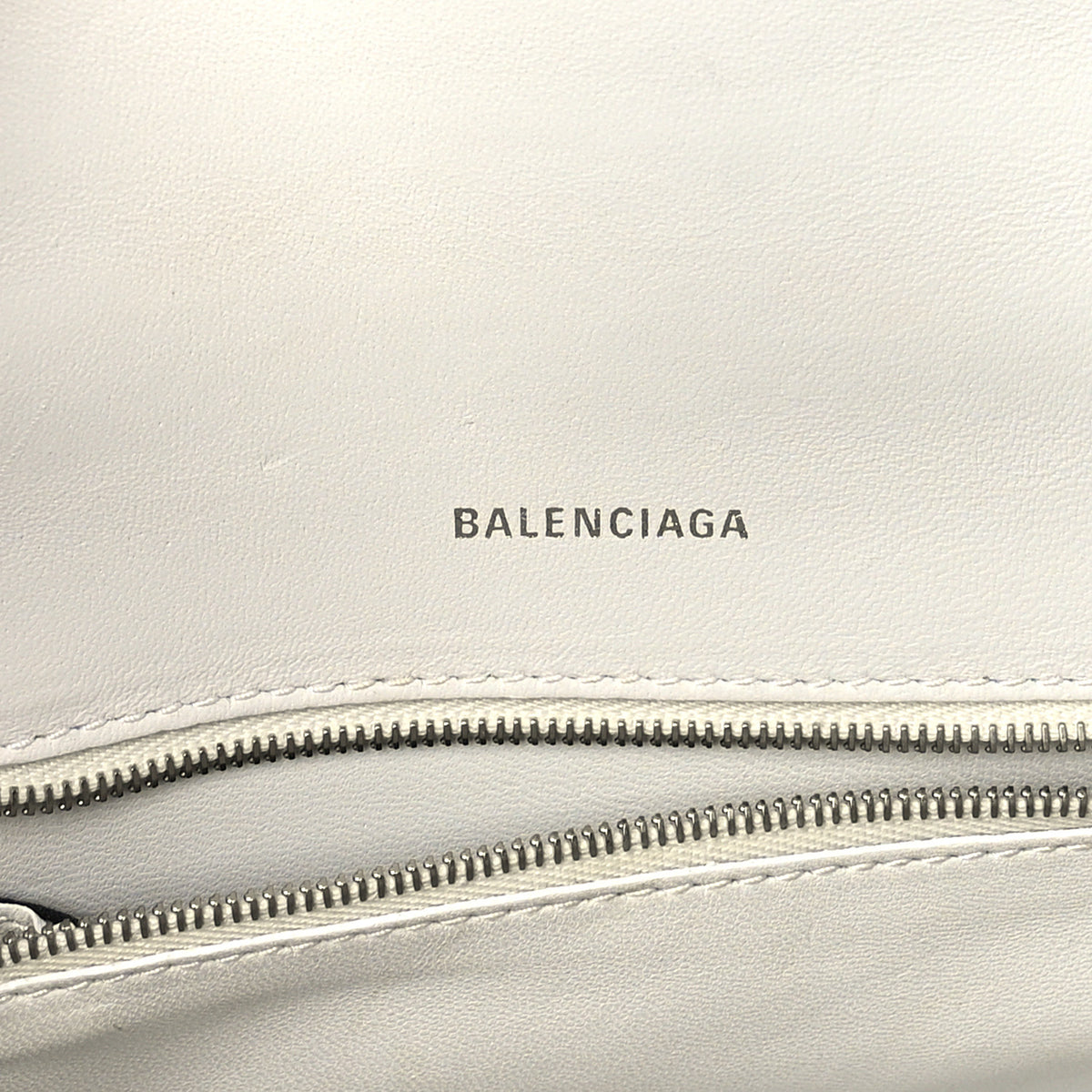 Shiny Calfskin Monochrome Crocodile Embossed Small Hourglass Top Handle Bag White