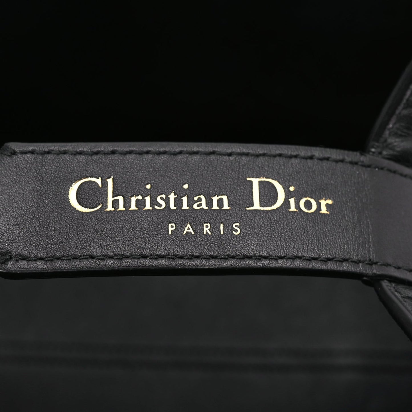 Calfskin Macrocannage Medium Toujours Black