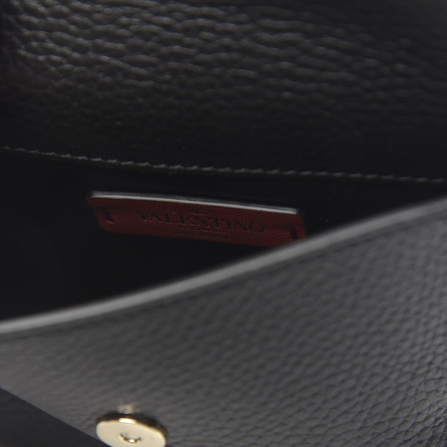 Pebbled Calfskin Rockstud Pouch On Chain Black