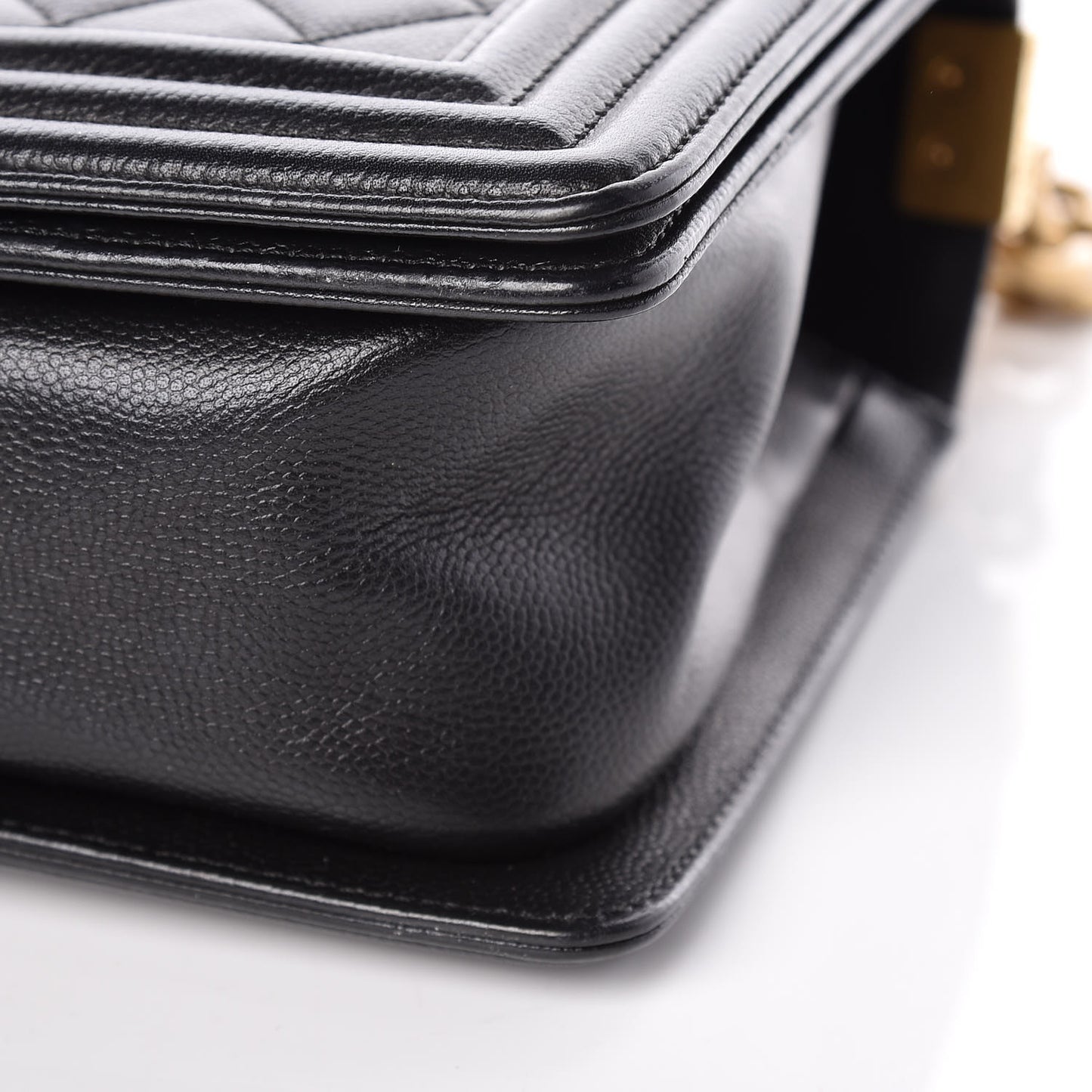 Caviar Quilted Medium Boy Flap Black