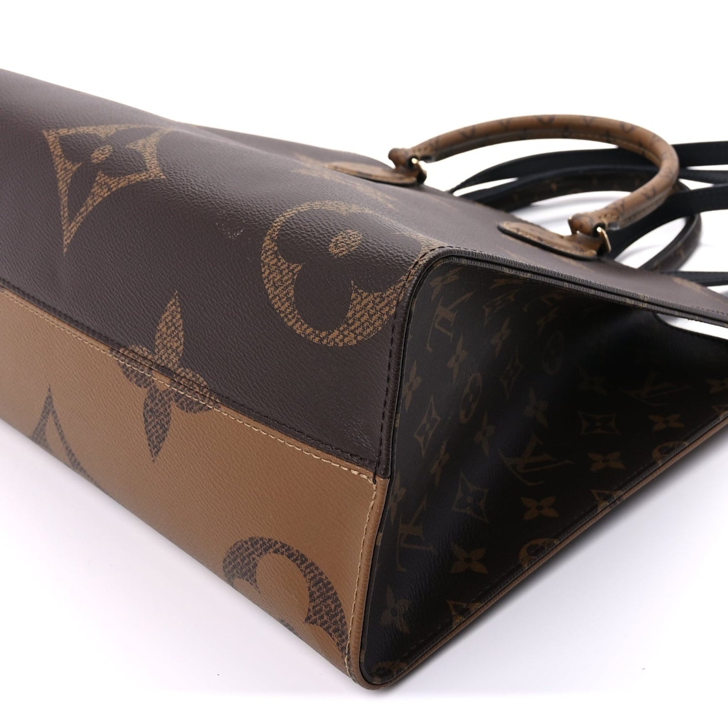 Reverse Monogram Giant Onthego MM