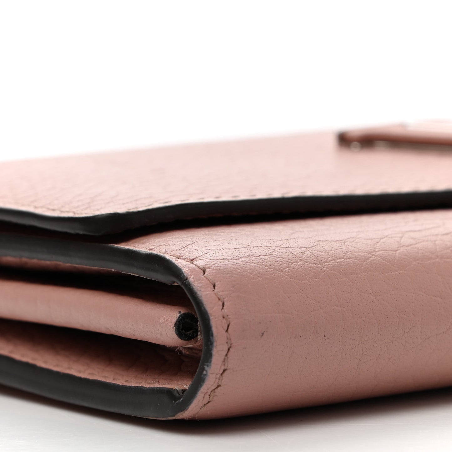 Taurillon Capucines Wallet Magnolia