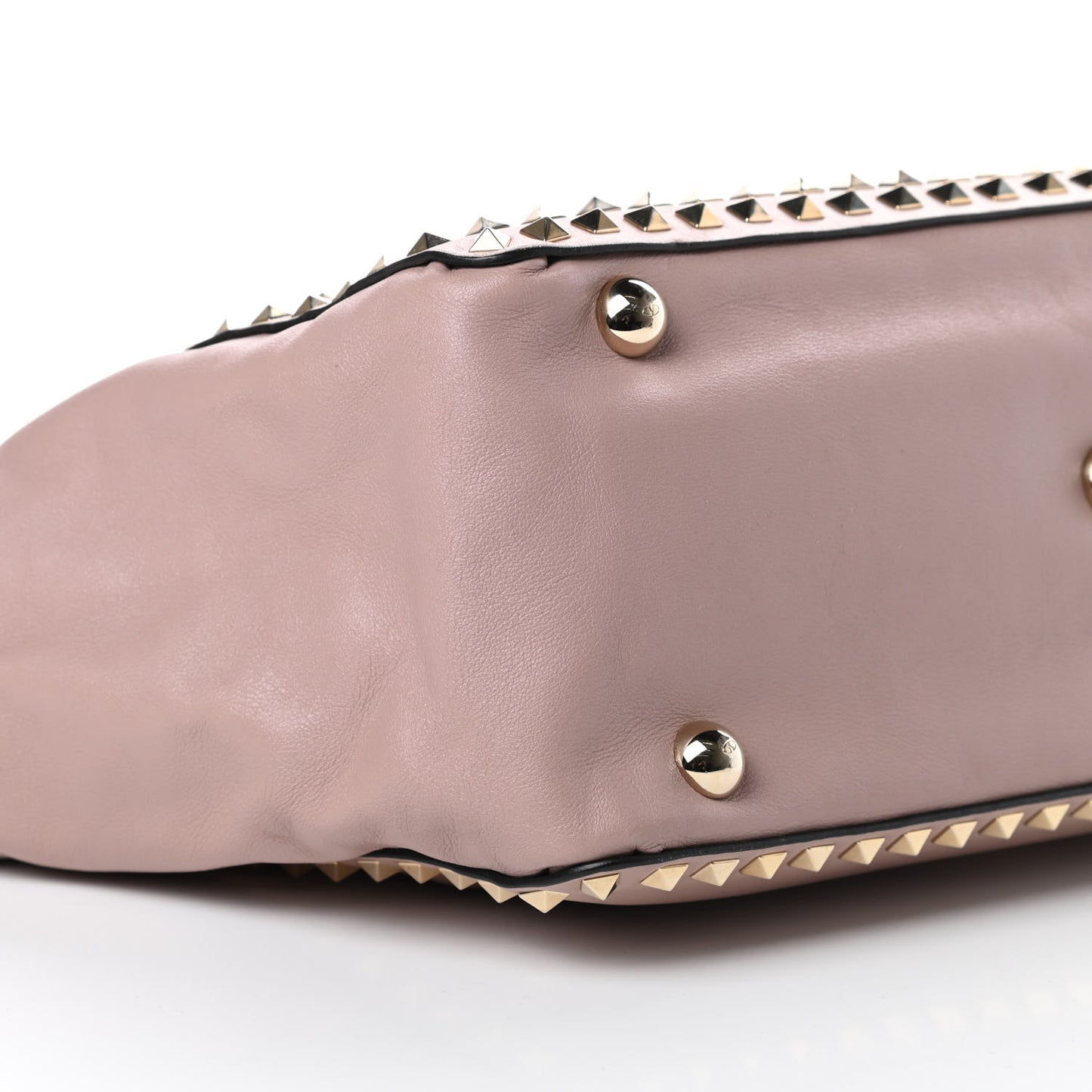 Vitello Medium Rockstud All Over Tote Poudre