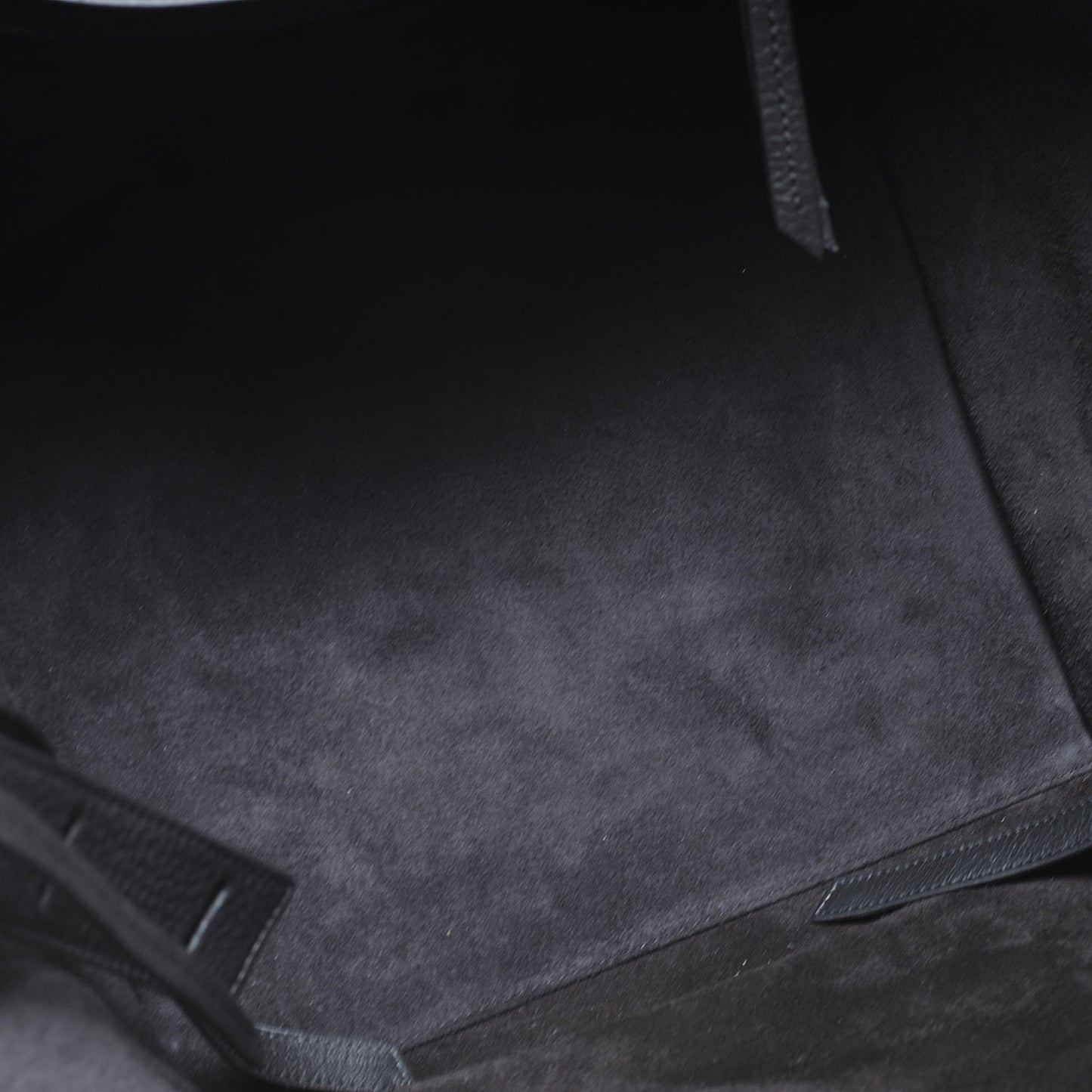 Smooth Calfskin Medium Phantom Luggage Black