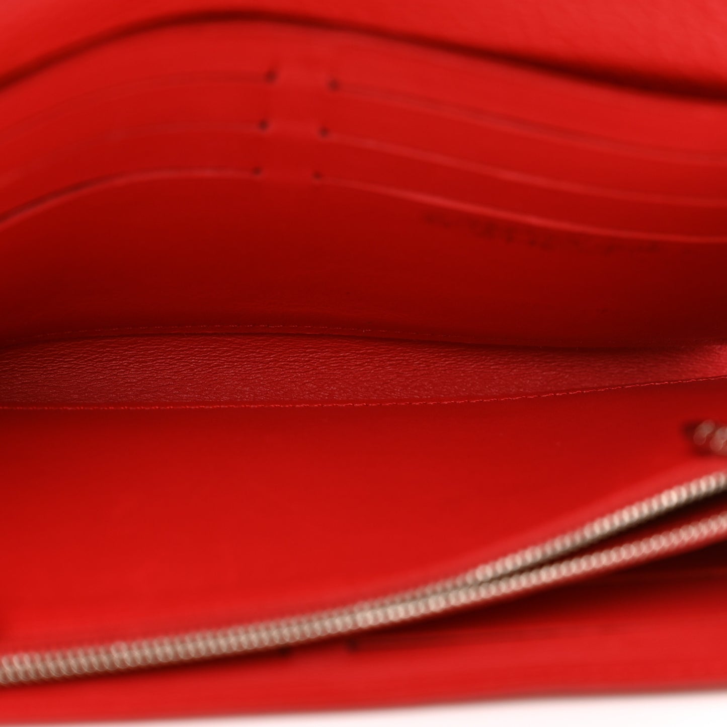 Taurillon Capucines Wallet Rubis