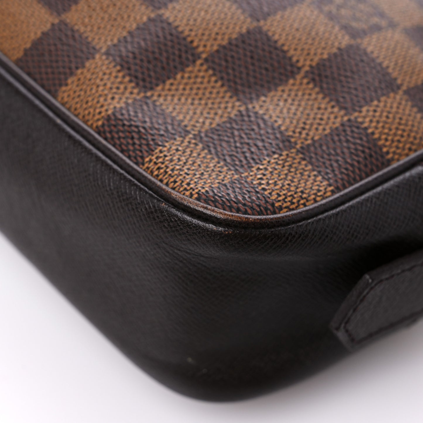 Damier Ebene Trousse Toilette 28