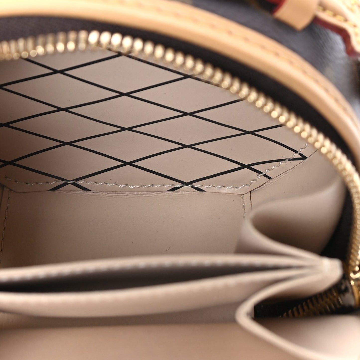 Monogram Mini Boite Chapeau
