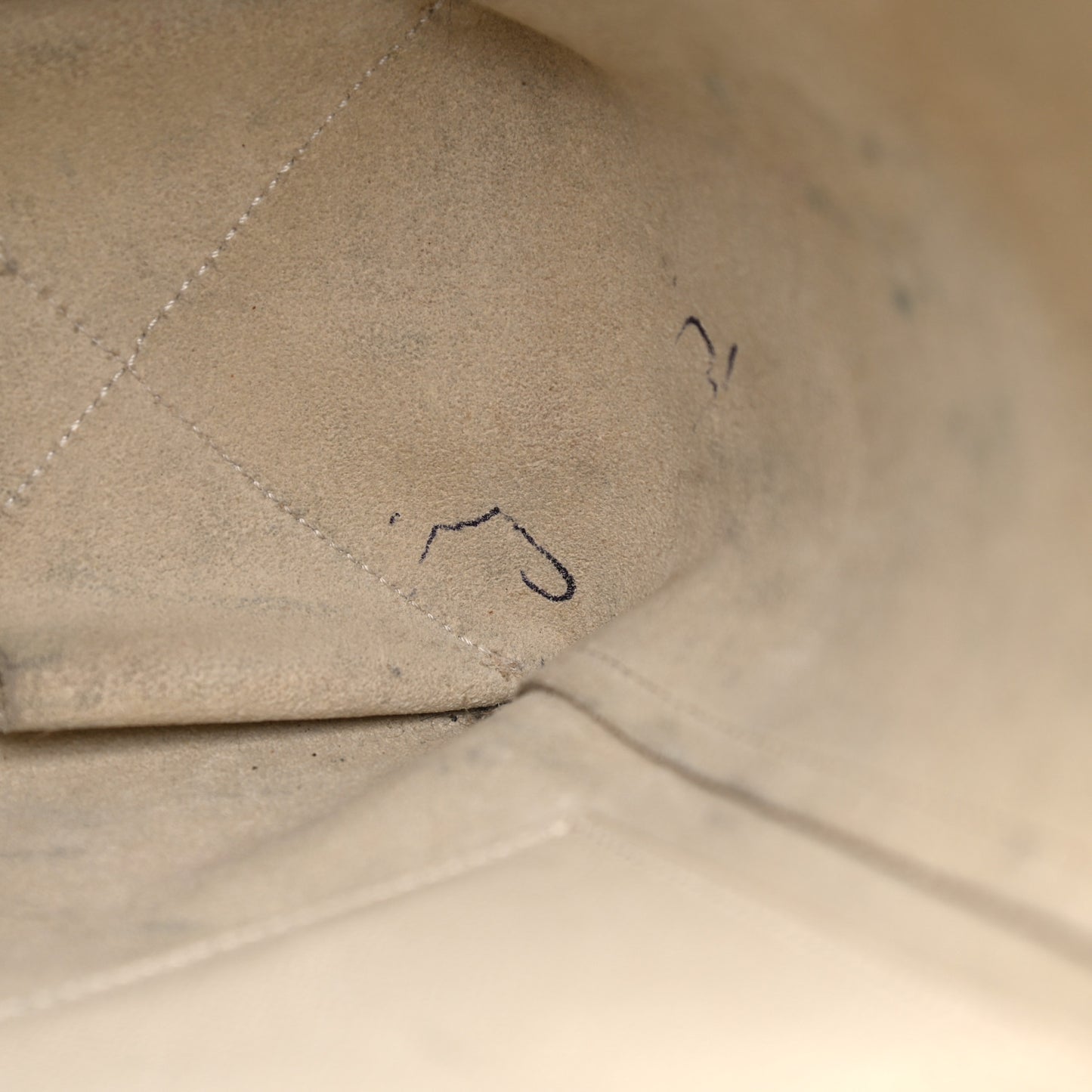 Grained Calfskin Small Vertical Cabas Cream